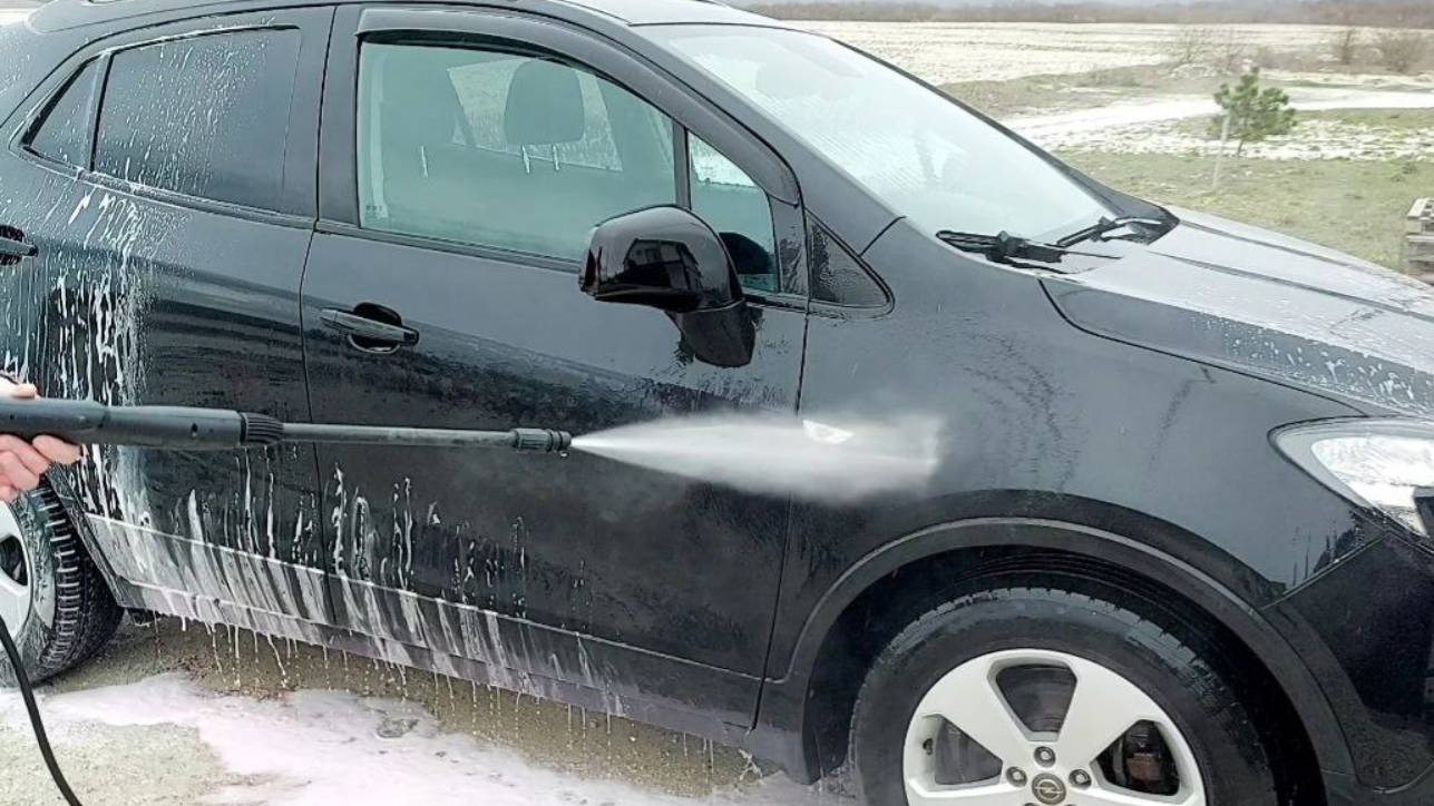 Мою машину мягкой водой. Недорогой супер шампунь для автомобиля. смотреть онлайн