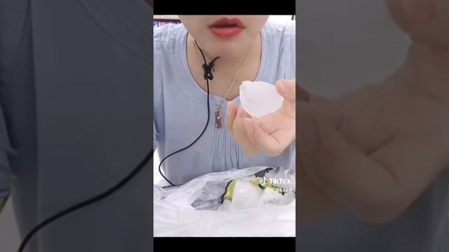 холодный лёд крошится на зубах смотреть онлайн