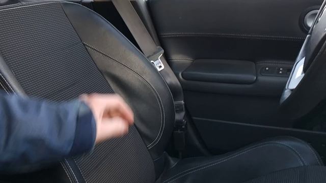 Работа исправного механизма втягивания ремня безопасности.