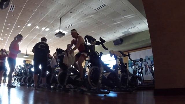 Why You Should Do An Indoor Triathlon // Vlog 114 смотреть онлайн