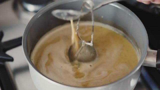 Golden Chai Latte (vegan) смотреть онлайн