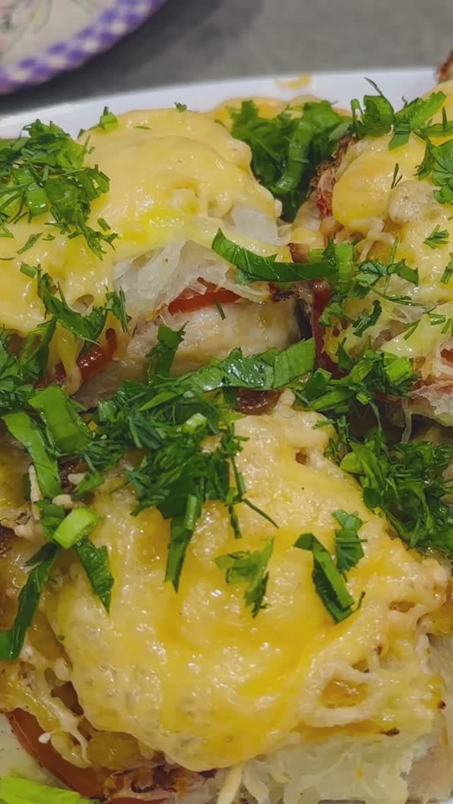 Свинина с сыром и помидорами в духовке / Рецепт запеченной свинины с помидорами смотреть онлайн