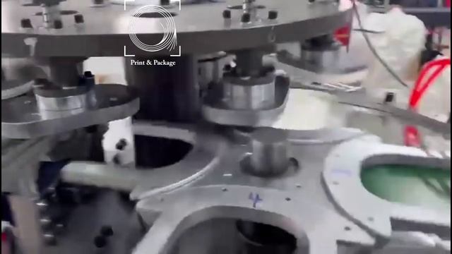 Оборудование для производства составляемых прямоугольных картонных крышек для контейнеров смотреть онлайн