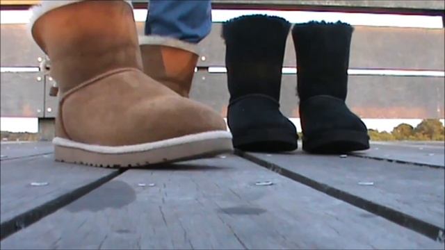 Playing with my favorite chestnut Ugg Selene in public смотреть онлайн
