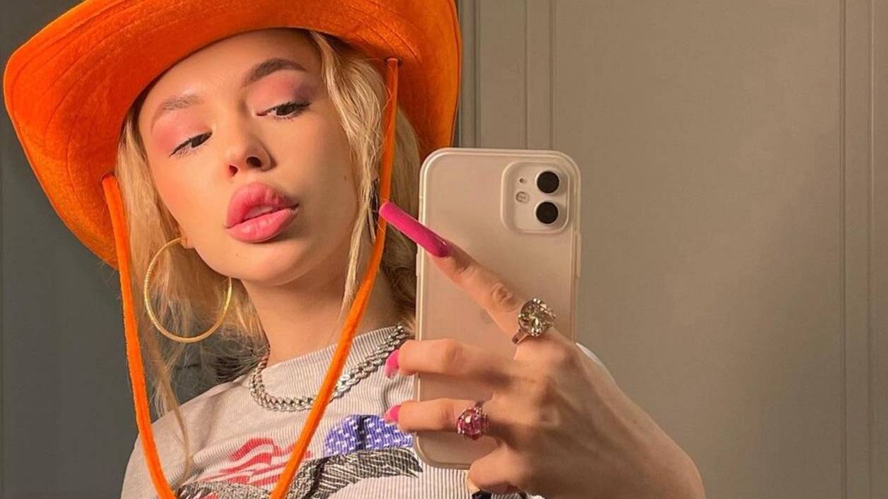 Богатая Инстасамка не может рассчитаться с соседями за пожар, который она устроила смотреть онлайн