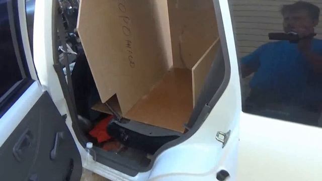 Рабочий автомобиль установщика дверей смотреть онлайн