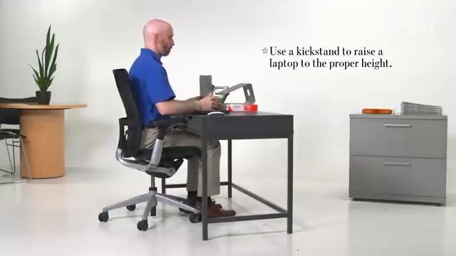 Ergonomics Expert Explains How to Set Up Your Desk WSJ Pro Tip смотреть онлайн