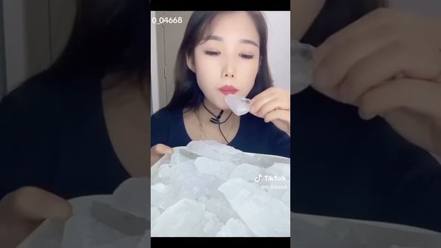 грызть лёд вкусно! смотреть онлайн