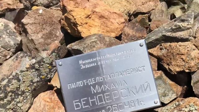 Теплая погодка, цветущие сопки весной, удалось застать белые тюльпаны (первоцветы) смотреть онлайн