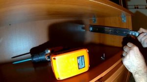 Заклинили направляющие для ящика. Только менять.