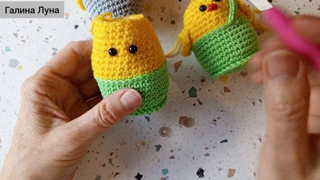 Пасхальный цыплёнок в шортиках.МК вяжем вместе смотреть онлайн