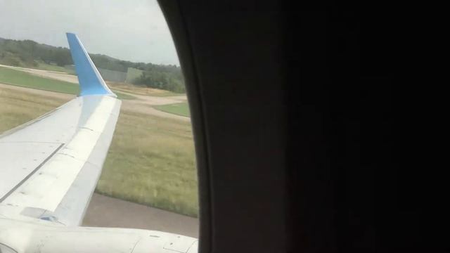 взлет в аэропорте Меммингем Альгау, Германия, Боинг 737 смотреть онлайн