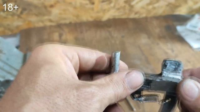 Как сделать триггер для рогатки или проще спусковой механизм смотреть онлайн