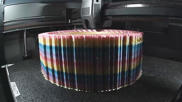 Радужная корзина для пасхальных яиц