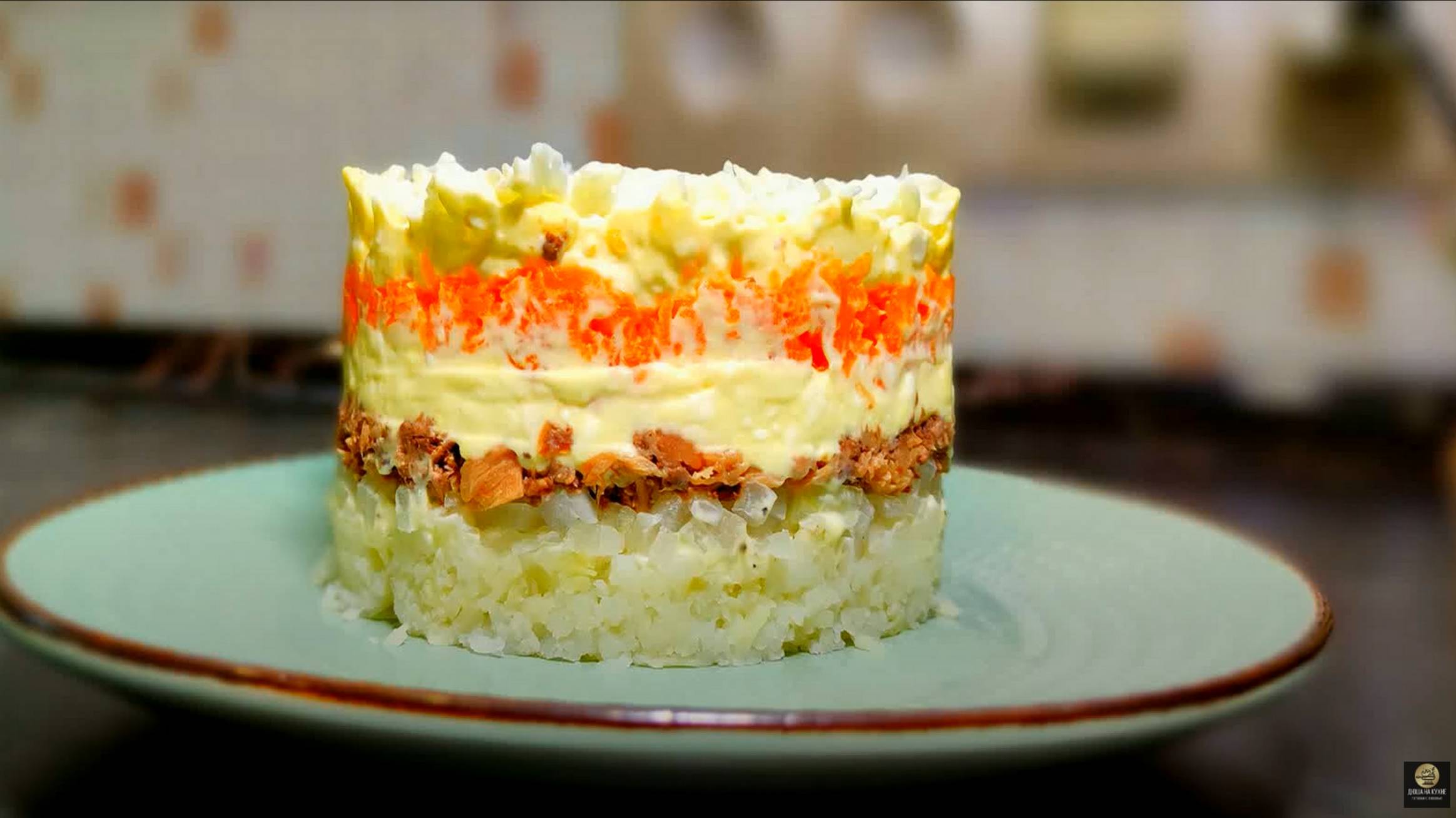 Салат с консервированной рыбой. Слоёный салат. Рыбный салат. Рецепт салата. смотреть онлайн