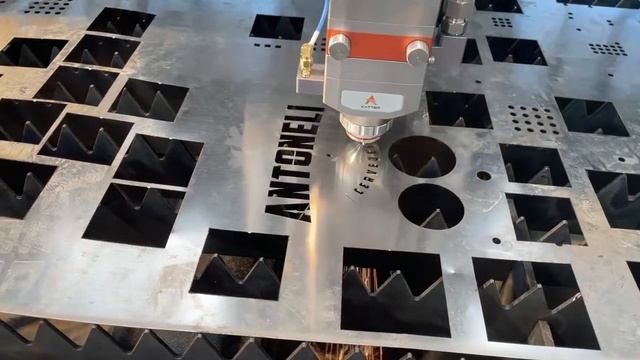Metal sheet and tube laser cutting machine with Au3tech system смотреть онлайн