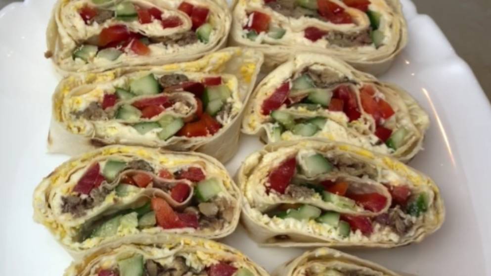 РУЛЕТ из ШПРОТ и Лаваша. Вкусная Закуска на каждый день смотреть онлайн