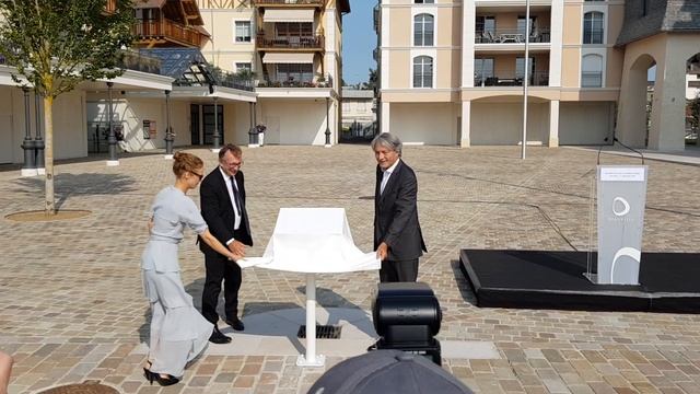Vanessa Paradis inaugure la place Gabrielle Chanel à Deauville смотреть онлайн