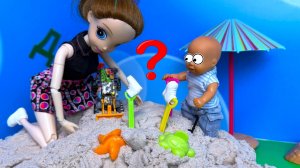 ПОТЕРЯЛИ ДАНИКА В ПЕСОЧНИЦЕ😱 Катя и Макс веселая семейка!😜 Куклы Барби СМЕШНЫЕ истории ДАРИНЕЛКА