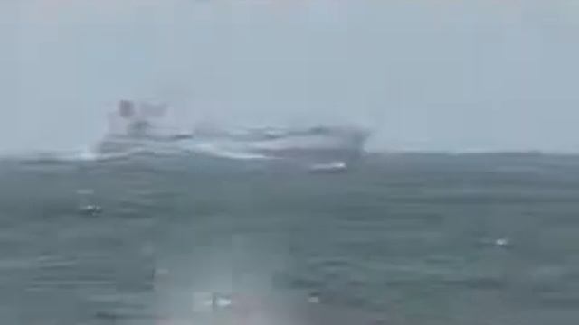 Еще немного и корабль скроется под водой смотреть онлайн