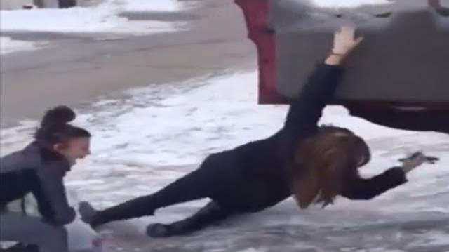 ПОПРОБУЙТЕ НЕ СМЕЯТЬСЯ 🤣🤣Лучшая подборка видео с неудачами и розыгрышами недели 🤣Мемы смотреть онлайн