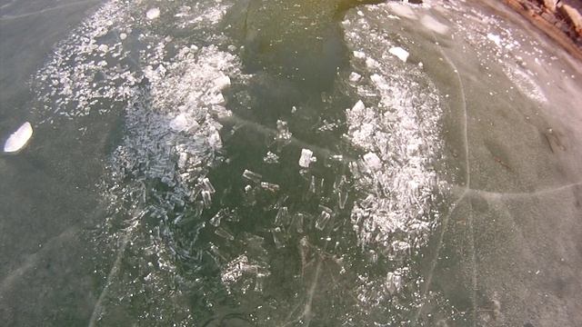 Провалился под лёд смотреть онлайн