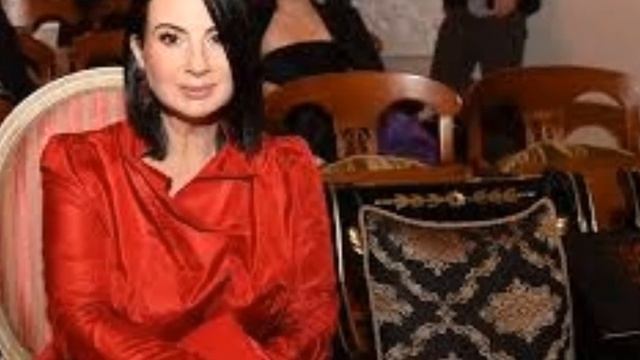 Стриженова расплакалась в ответ на обращение ведущего Первого канала смотреть онлайн