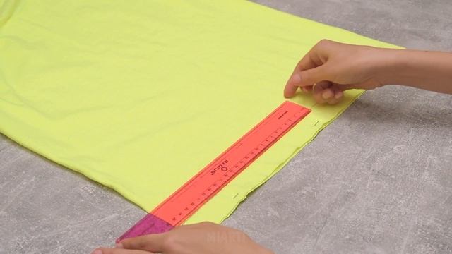 How to shorten a T-shirt at home quickly and beautifully! смотреть онлайн