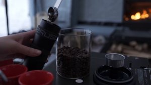 Отдых в палатке в сильный снегопад