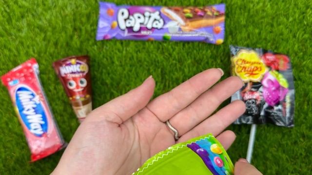 Unpacking Skittles and lollipops | Satisfactory ASMR video смотреть онлайн