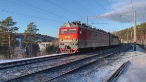 Грузовые поезда РЖД в солнечный зимний день в Сибири | Железная дорога