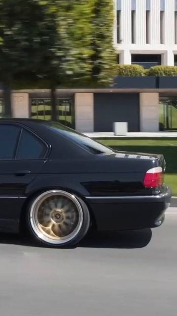 Какая зашла больше ?) #e60 #e70 #e38 #f85 #f13 #bmw смотреть онлайн