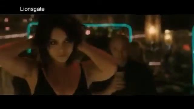 Интервью Ванессы Хадженс и Николаса Кейджа на премьере фильма u0027Мерзлая земляu0027 в Лондоне 17 смотреть онлайн