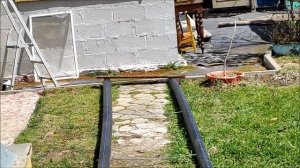 садовая дорожка из ПНД трубы и лиственницы