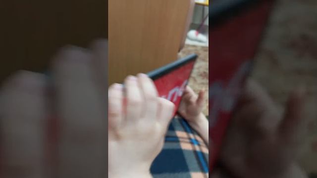 как я с Ваней смотрели его приложение в планшете