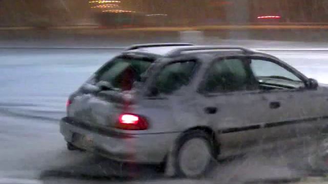 Subaru Impreza 2.0 GL na śniegu... смотреть онлайн