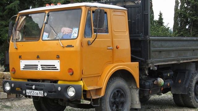 Несколько моментов необычных Советских грузовиков и автобусов! смотреть онлайн