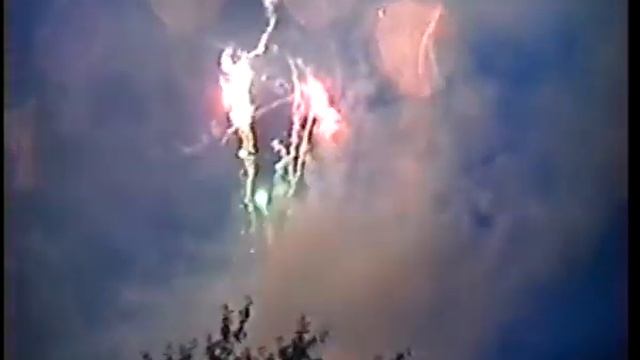 фейерверк на День города, площадь Ленина, 2001 смотреть онлайн