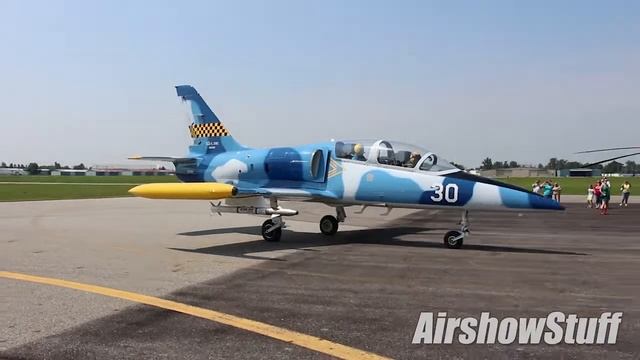 Beautiful Blue Camo L-39 Albatros Taxies By - Livingston County Airport Open House 2014 смотреть онлайн
