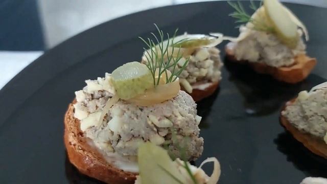 BAGEL CHIPS AND CHOPPED LIVER смотреть онлайн