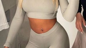 Лосины / Леггинсы. Эффектные молодые девушки в обтягивающей одежде.Стиль.Мода.Красота.