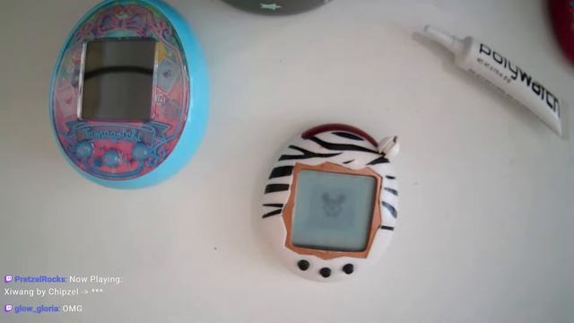 First look #Tamagotchi On & removing scratches from older tamas смотреть онлайн