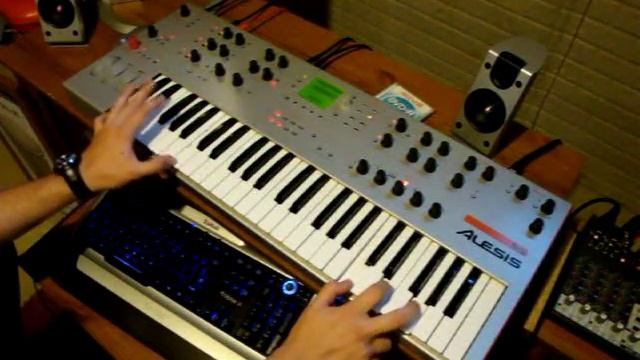 Van Halen- Jump played on an Alesis Ion смотреть онлайн