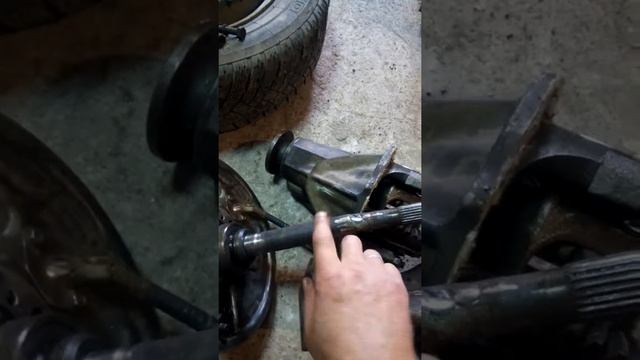 Укоротить мост от ваз на 700мм по осям.