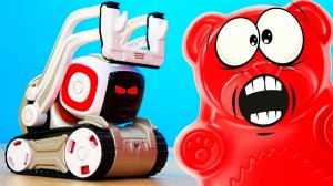 РОБОТ COZMO АТАКУЕТ ЖЕЛЕЙНОГО МЕДВЕДЯ ВАЛЕРУ | РОБОТ КОЗМО И МЕДВЕДЬ ВАЛЕРА