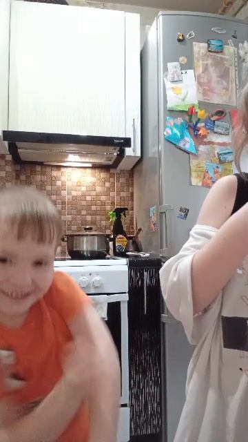 вторая часть с Ваней смотрим планшет