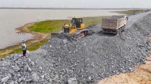 Строительство, дорога из щебня, засыпка