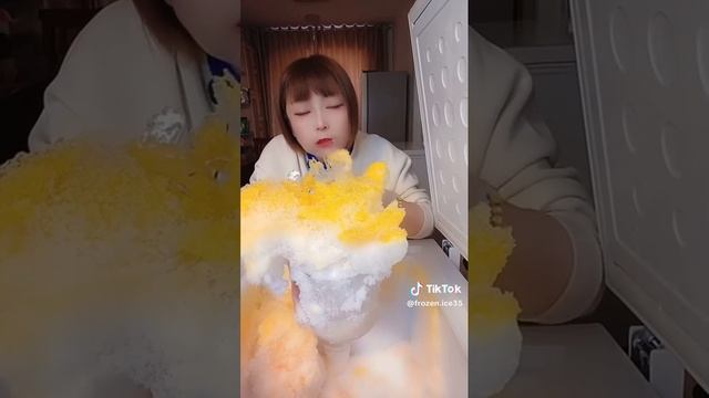 Поедание снега из морозильной камеры смотреть онлайн