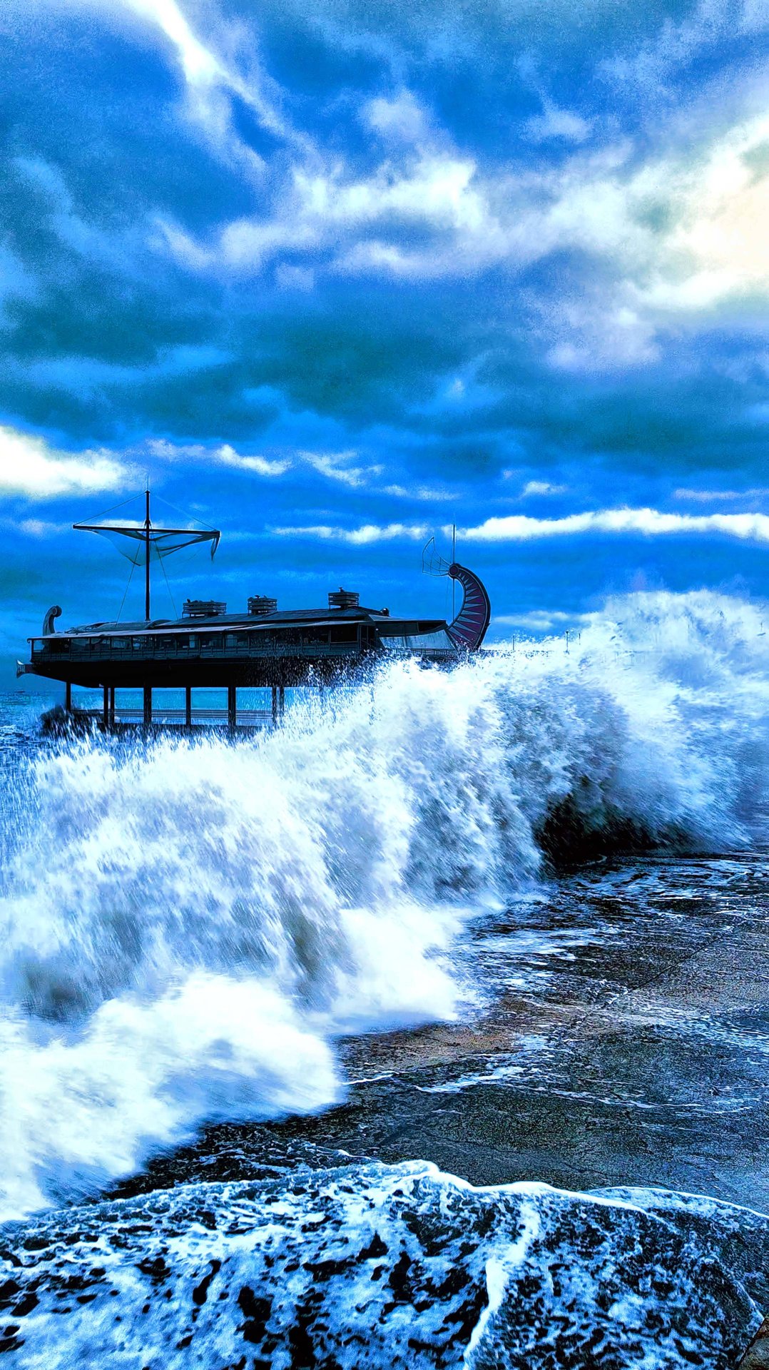 Шторм в Ялте смотреть онлайн