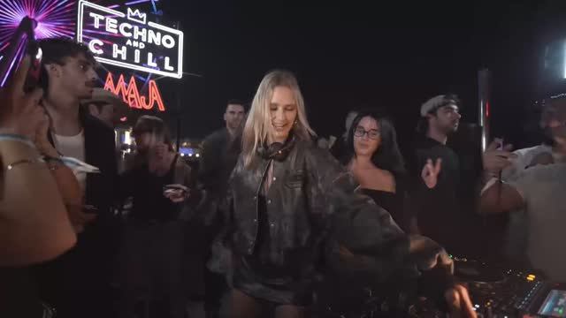 Tori Levett - Dubai Boat Party x Techno and Chill Live Dj set - Melodic Techno смотреть онлайн